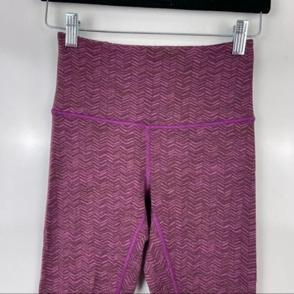 Lululemon Transcend Crop Perforated Chevron Print Leggings Size 4 - Picture 6 of 10